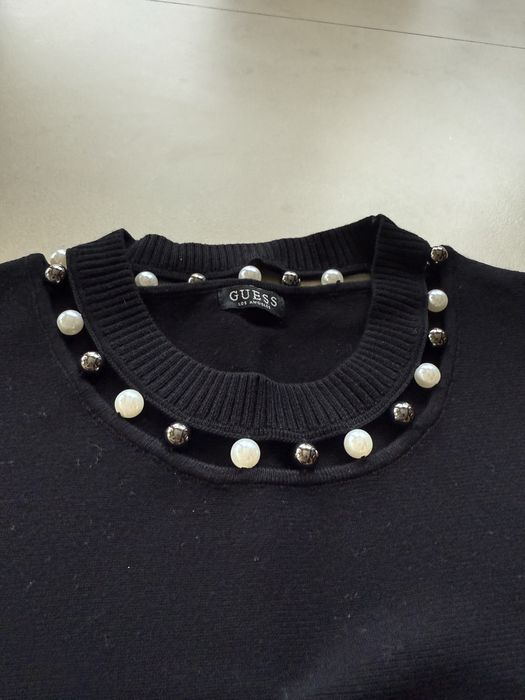 Guess черен топ с перли