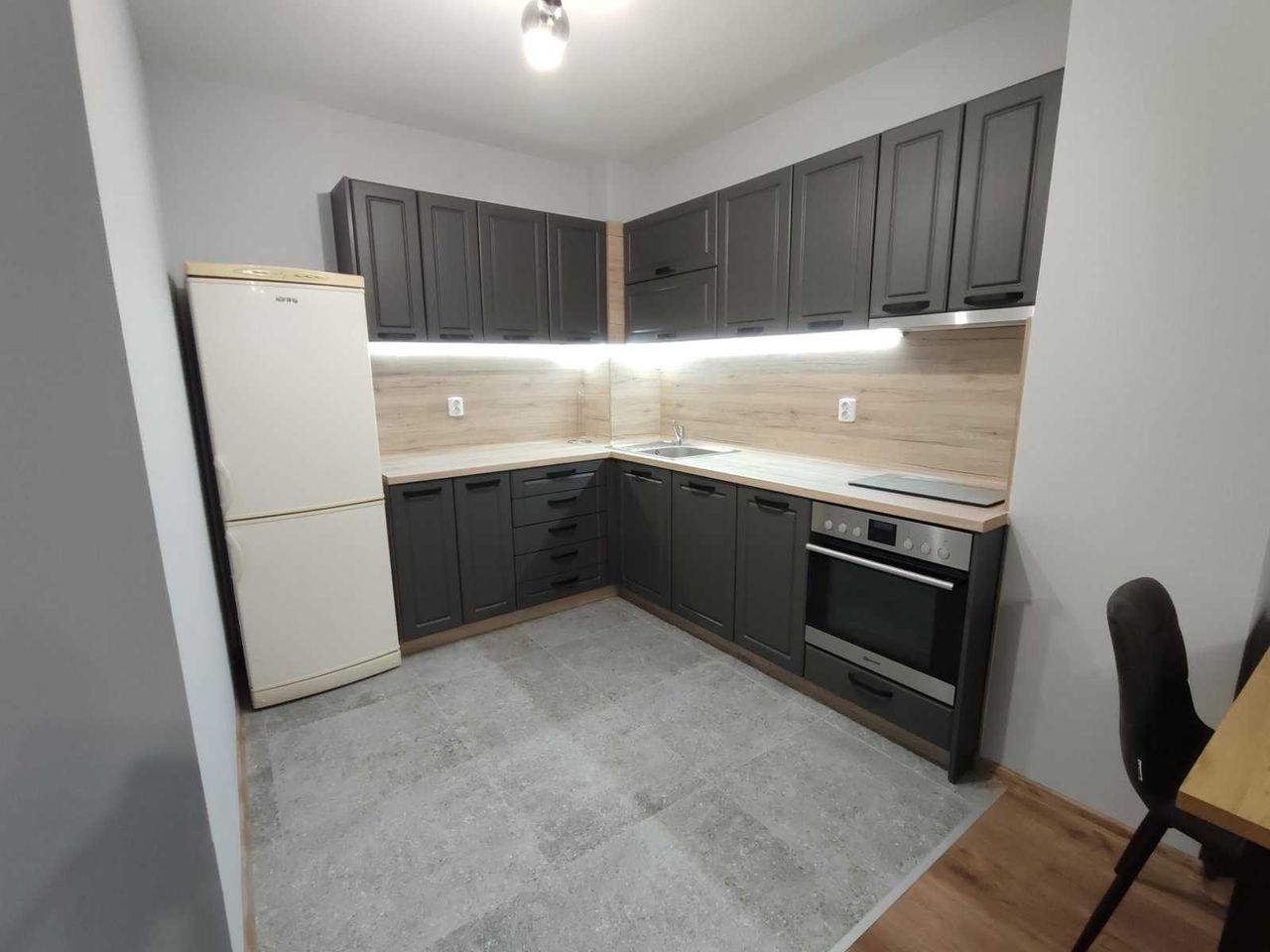 Дава се под наем Двустаен апартамент в Варна, Трошево - 72 кв.м за 450 € - Снимка #4