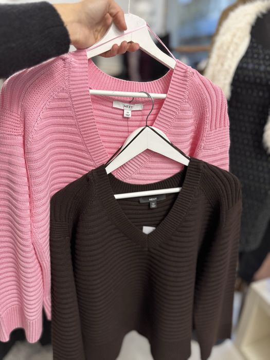 Чисто нови пуловери next