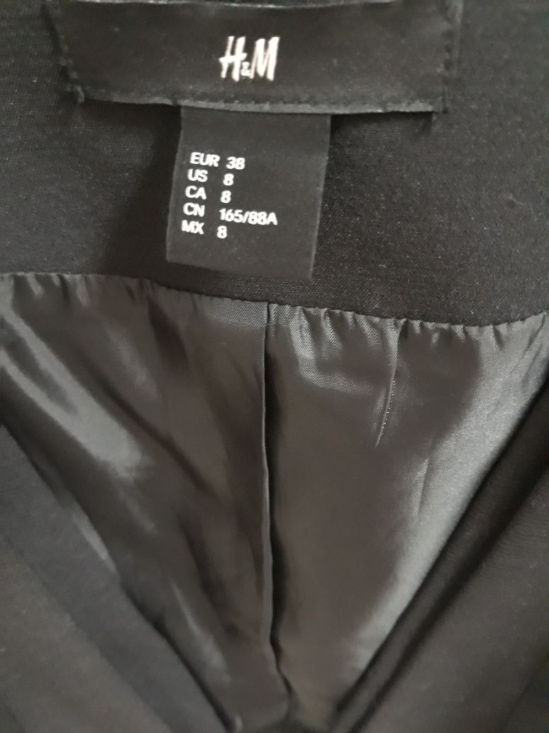 Елегантно сако на    H&M