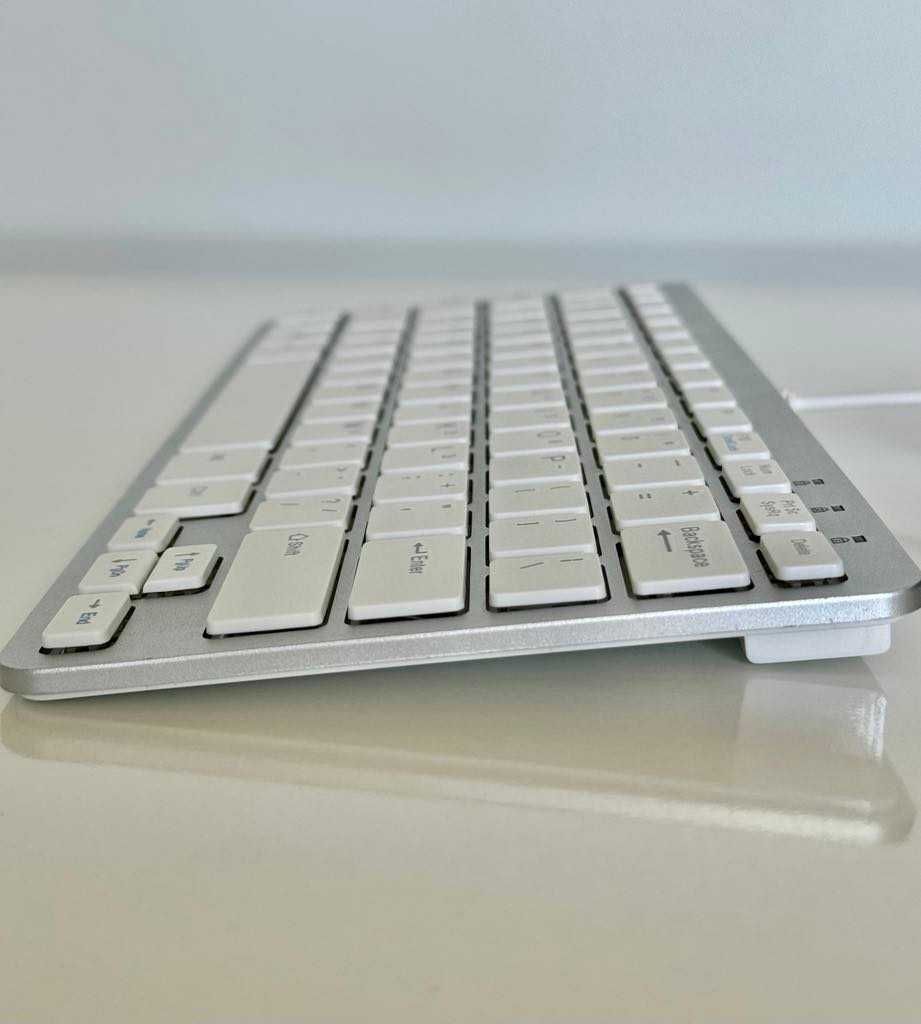 Компактна ергономична клавиатура R-Go, бяла, USB