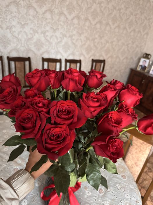 Продам шикарные цветы 19 штук роз