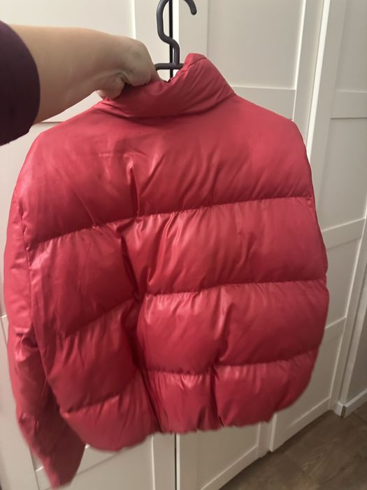 Топло ,късо яке.