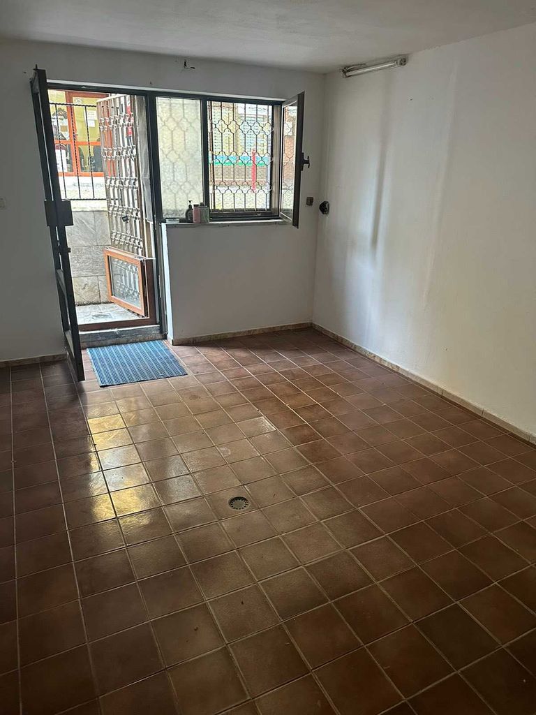 Продава се Едностаен апартамент в Бургас, Център - 33 кв.м за 541 €/кв.м - Снимка #6