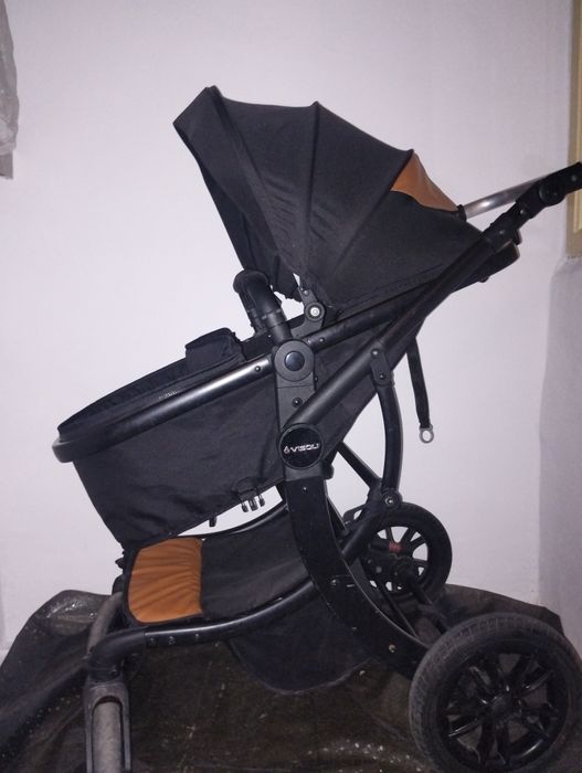 Cărucior bebe negru