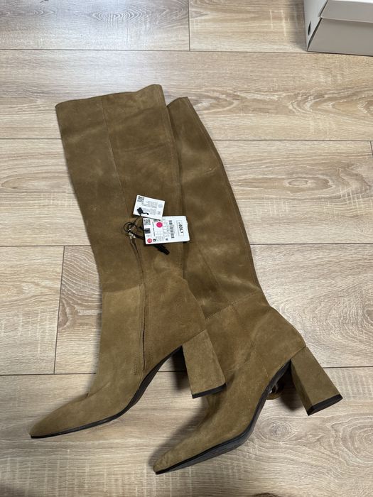 Велурени ботуши Zara