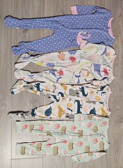 Set 4 pijamale tip salopeta pt fetite Carter's marime 12 luni
