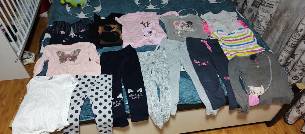 Vând loturi de haine 4-6ani