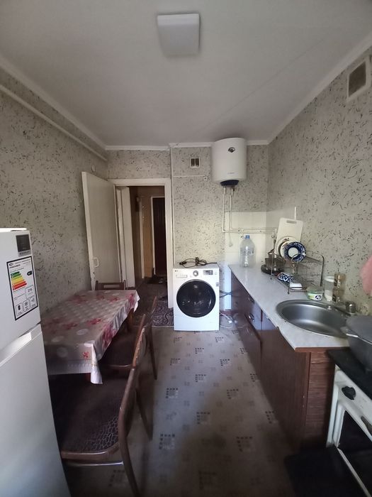 Арендага 1 хона 1 этаж Азиз бозор олдида жойлашган.Агентство