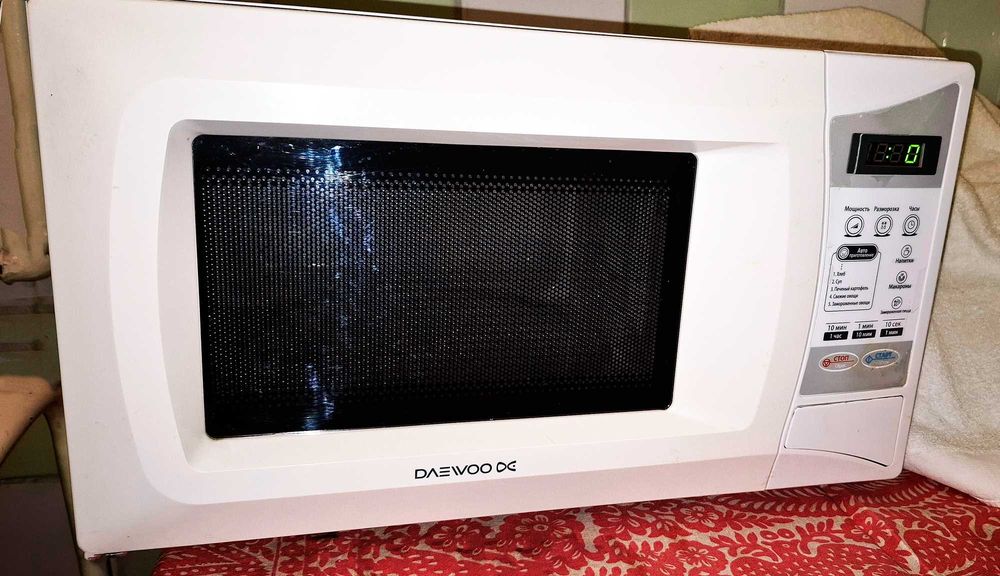 Микроволновая печь Daewoo KOR-6L0B , в отличном состоянии . Обьем 20л