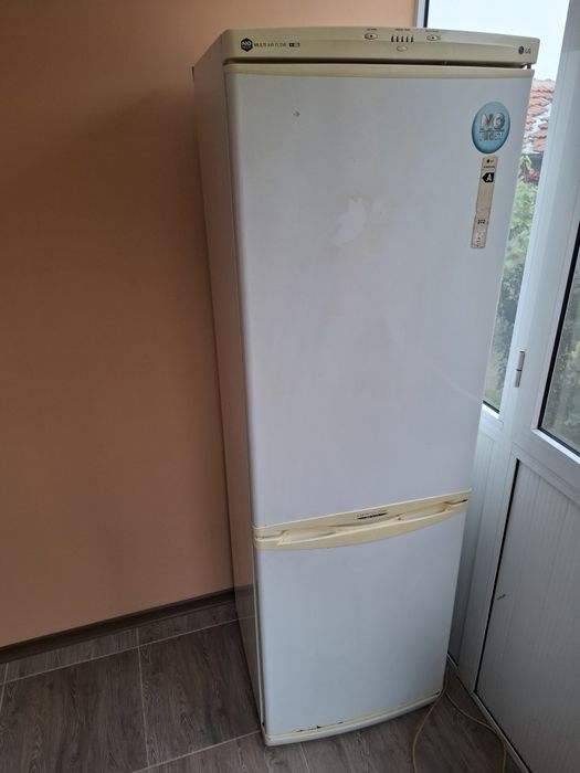 Хладилник.    Lg