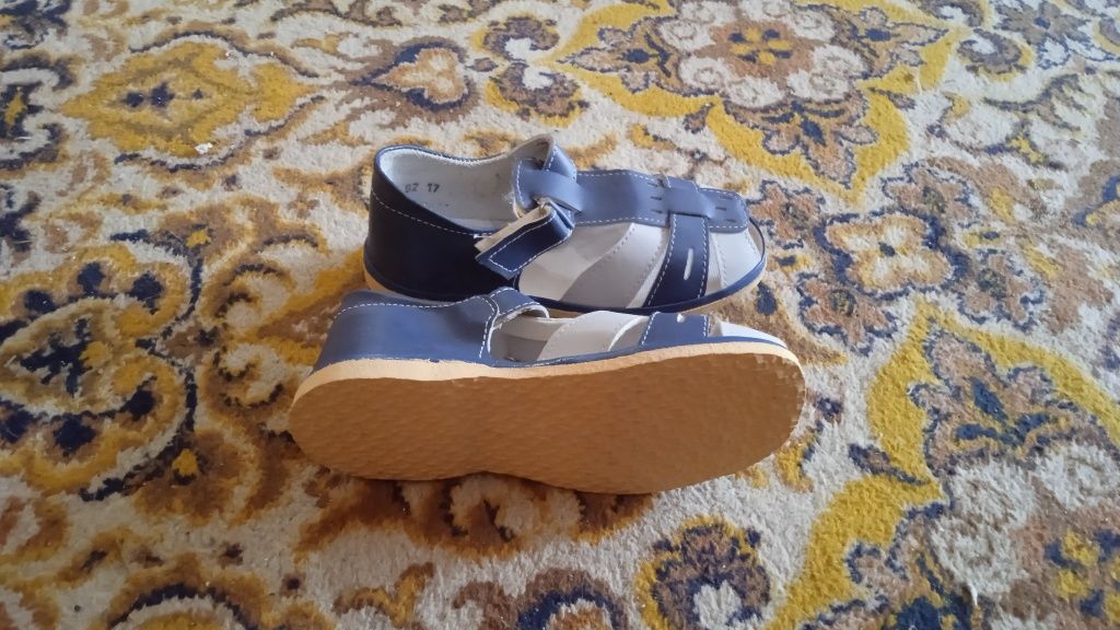 Продам детские новые сандали россия
