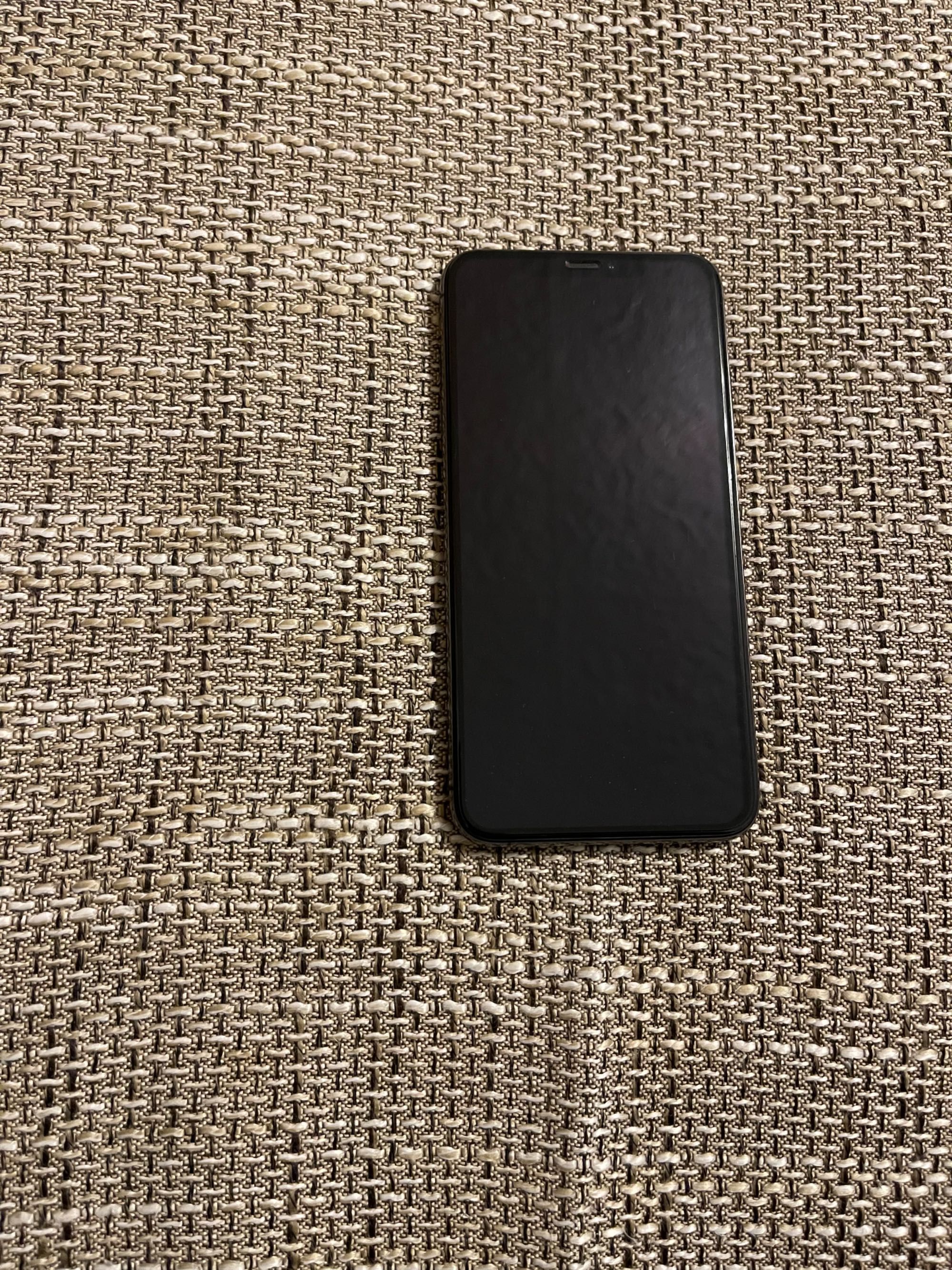 Vând iPhone XS MAX impecabil