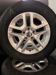 215 65 16 Oригинални джанти със зимни гуми за JEEP 5x110