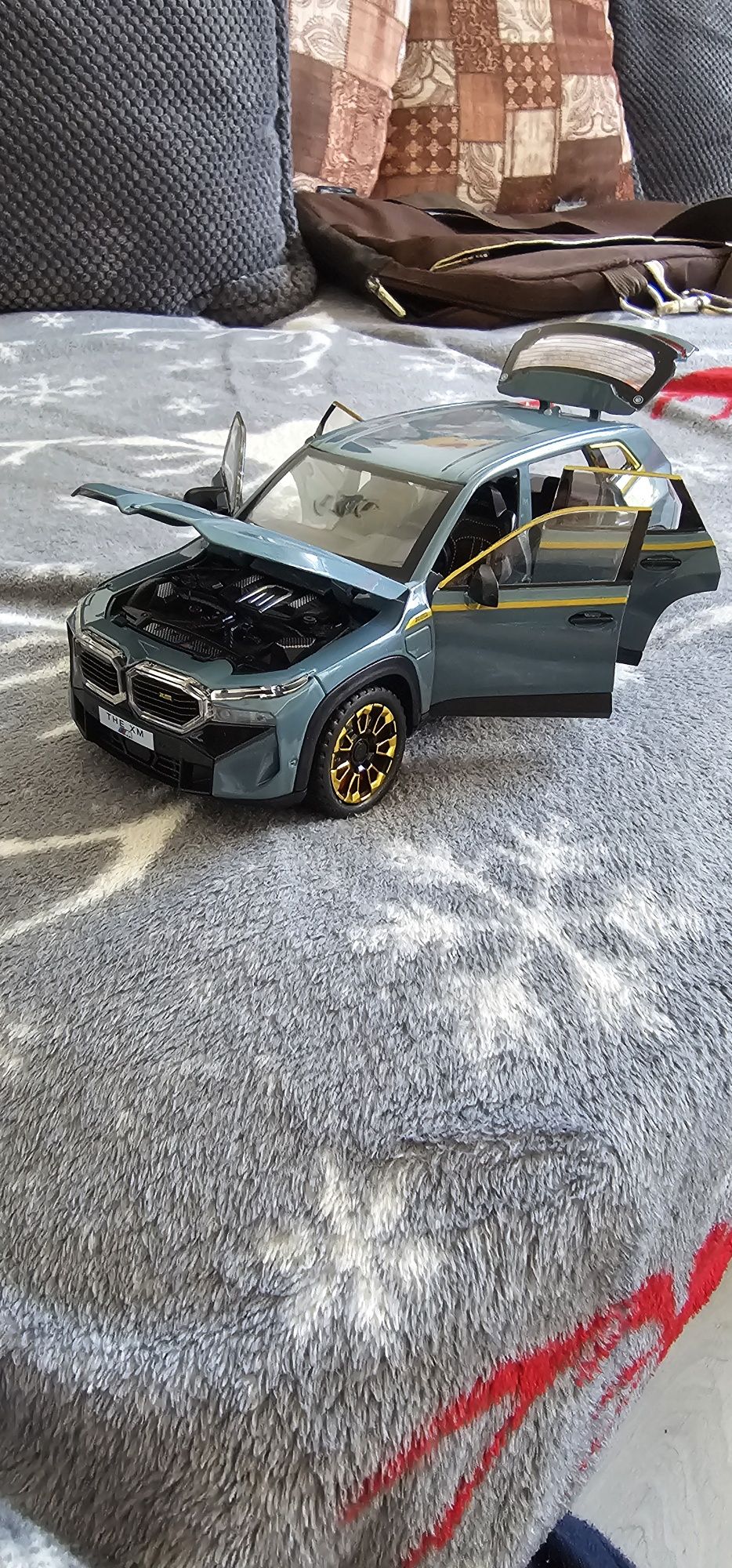 Macheta metalica BMW XM suv marime 1:24 noua