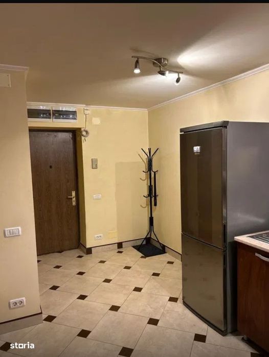 Inchiriez garsoniera zona Mall Vitan