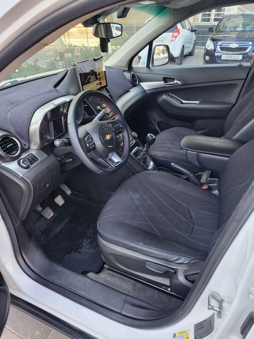 Chevrolet Orlando 
2 pozitsiya
2014 yil 
303ming
Oldi chap kiriloda pe