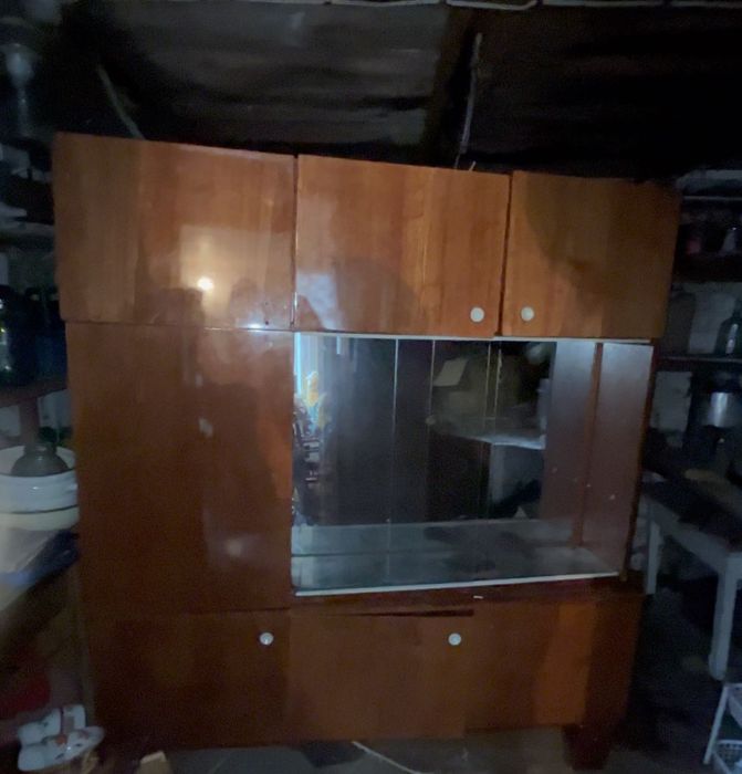 шкаф сервант с зеркалом