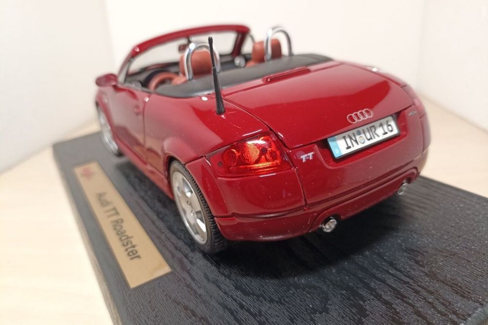Audi TT maisto 1 18 
Scara 1:18
Maisto 

Fotografiile fac parte din de