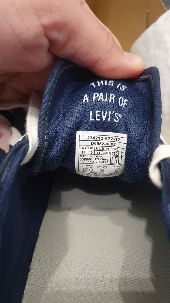 Sneakers/Tenisi Levi's, marime 44




Sneakersi/Tenisi   Levi's, mari