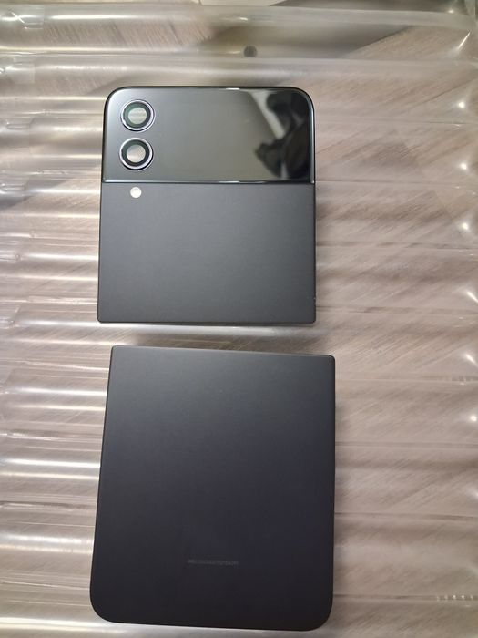 Samsung Z Flip 4 внешний экран и нижняя крышка