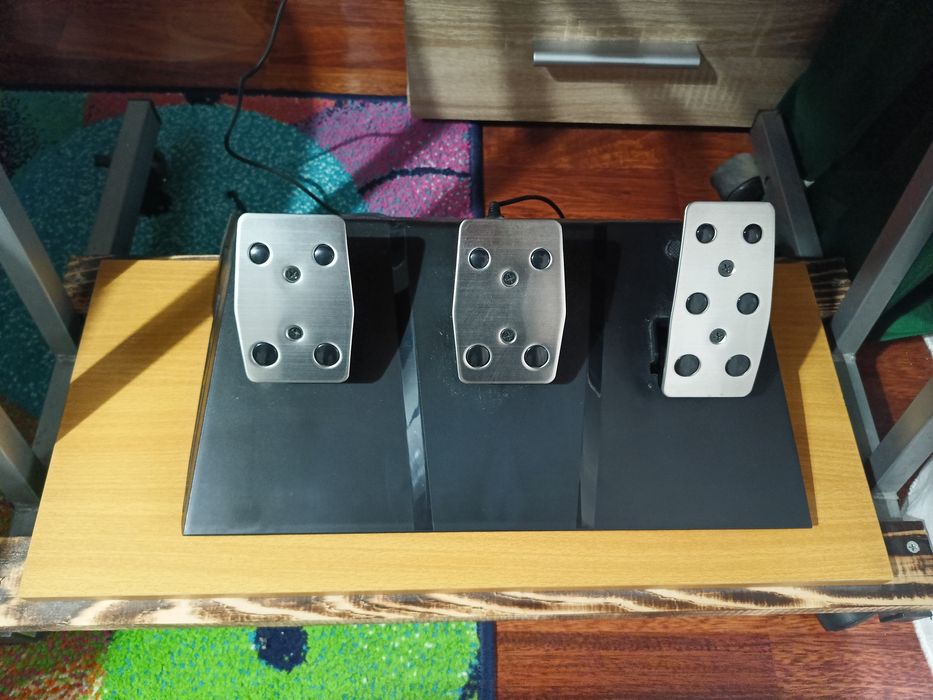 Vând volan PS4!!