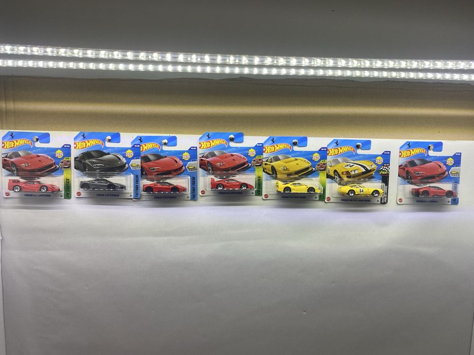 Hot Wheels Ferrari F40, SF90 , 365 macheta auto scara 1:64