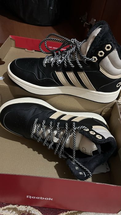 Адидас кроссовки женские демисезонные, 37 р