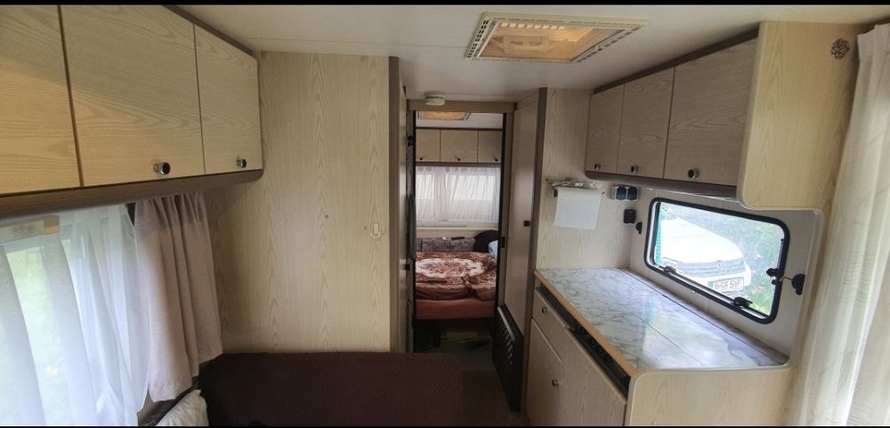 Vând rulota Burstner