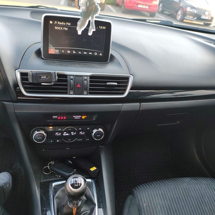 Vând Mazda 3 model BM/bn