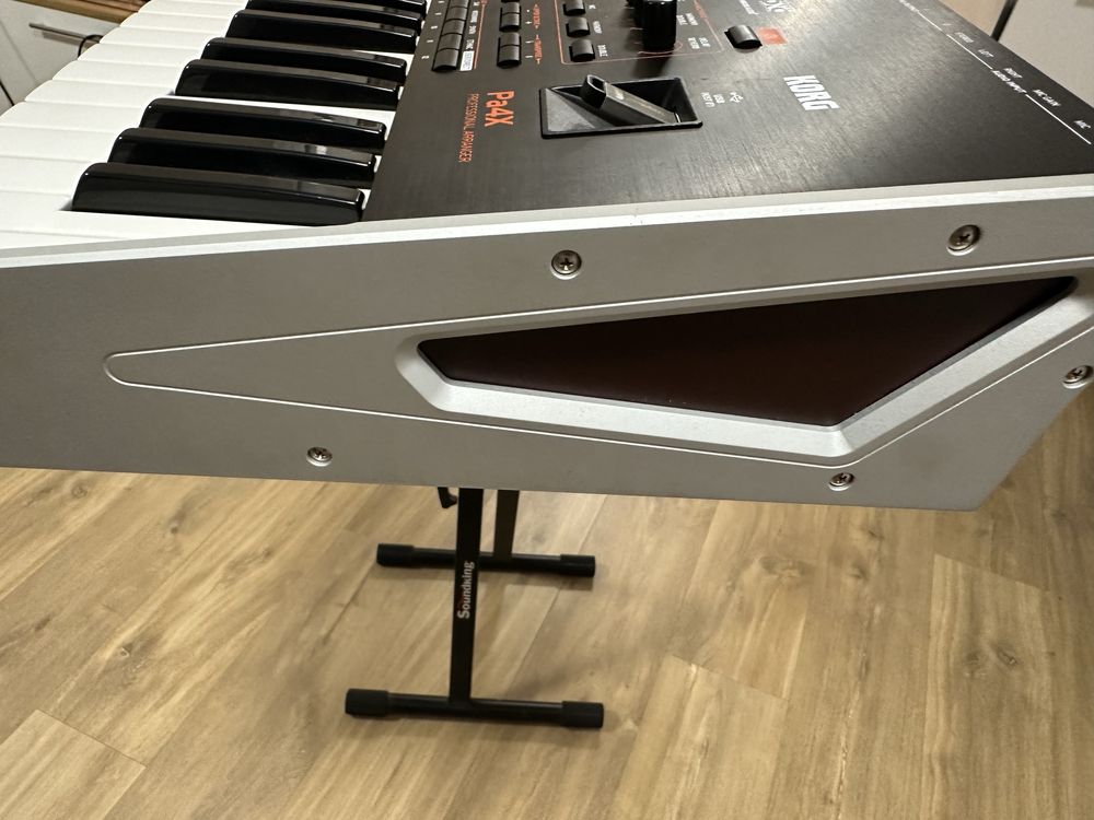 Продавам korg pa 4 X 61 keys