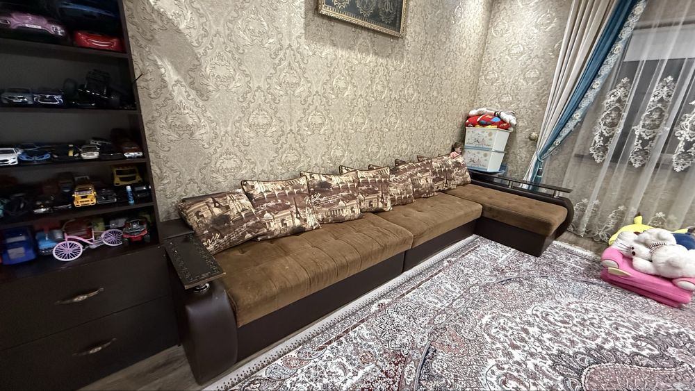 Диван б/у самовывоз цена 150000 тг! Массив Арай адрес!
