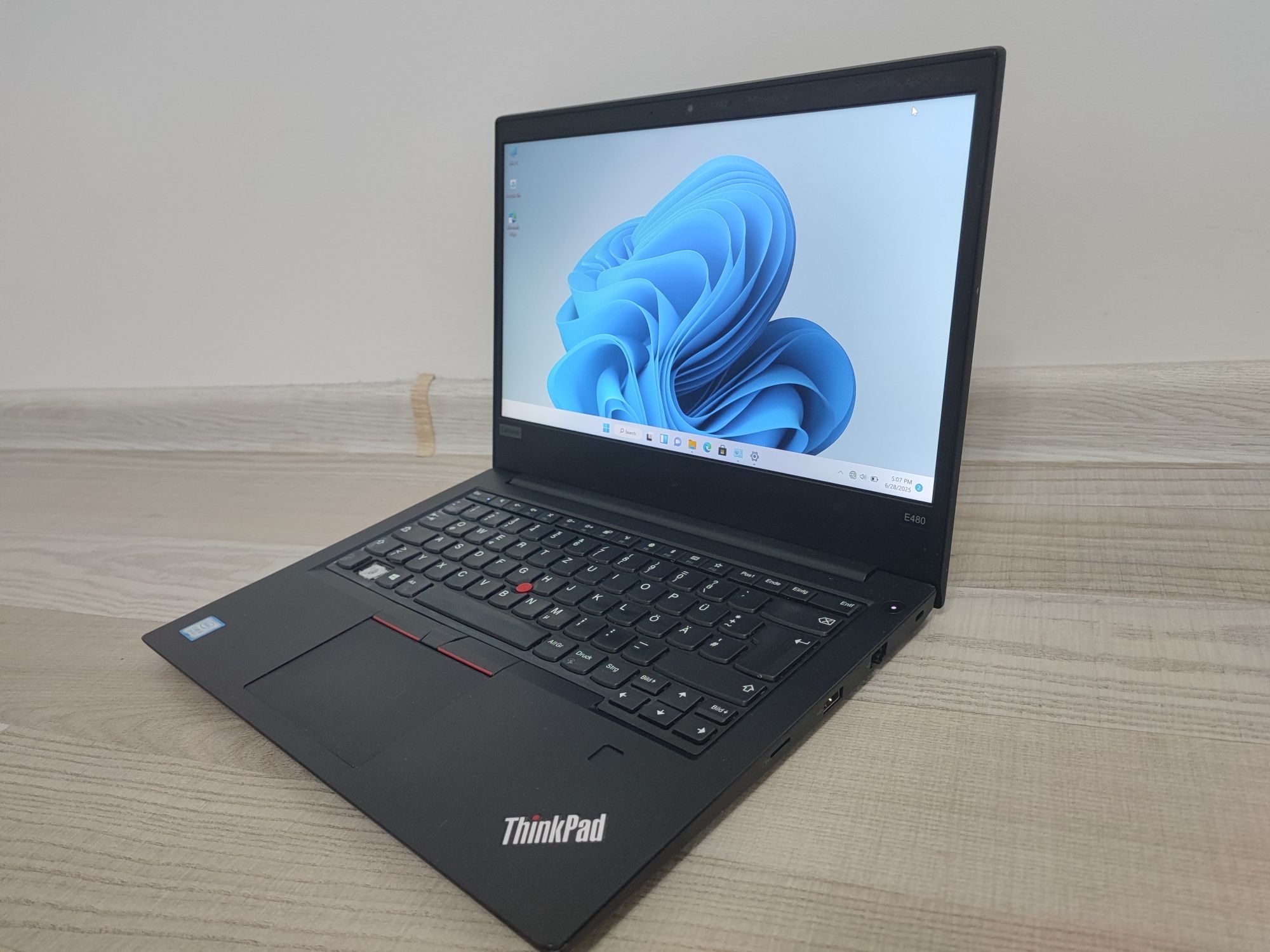 Laptop Lenovo i5 generatia 8 16GB RAM 1TB HDD windows 11 Pro mufa C