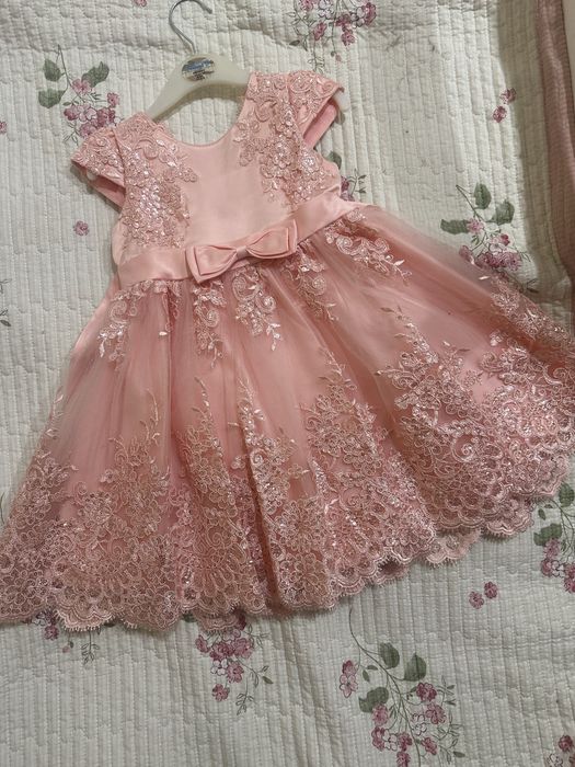 Продам нарядное детское платье на 3-4 года