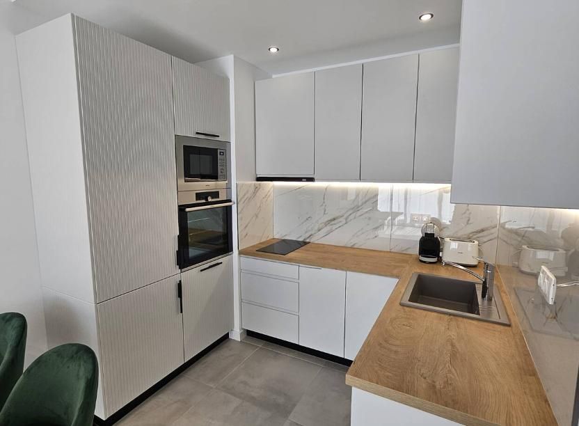 Дава се под наем Двустаен апартамент в Пловдив, Младежки Хълм - 72 кв.м за 725 € - Снимка #1