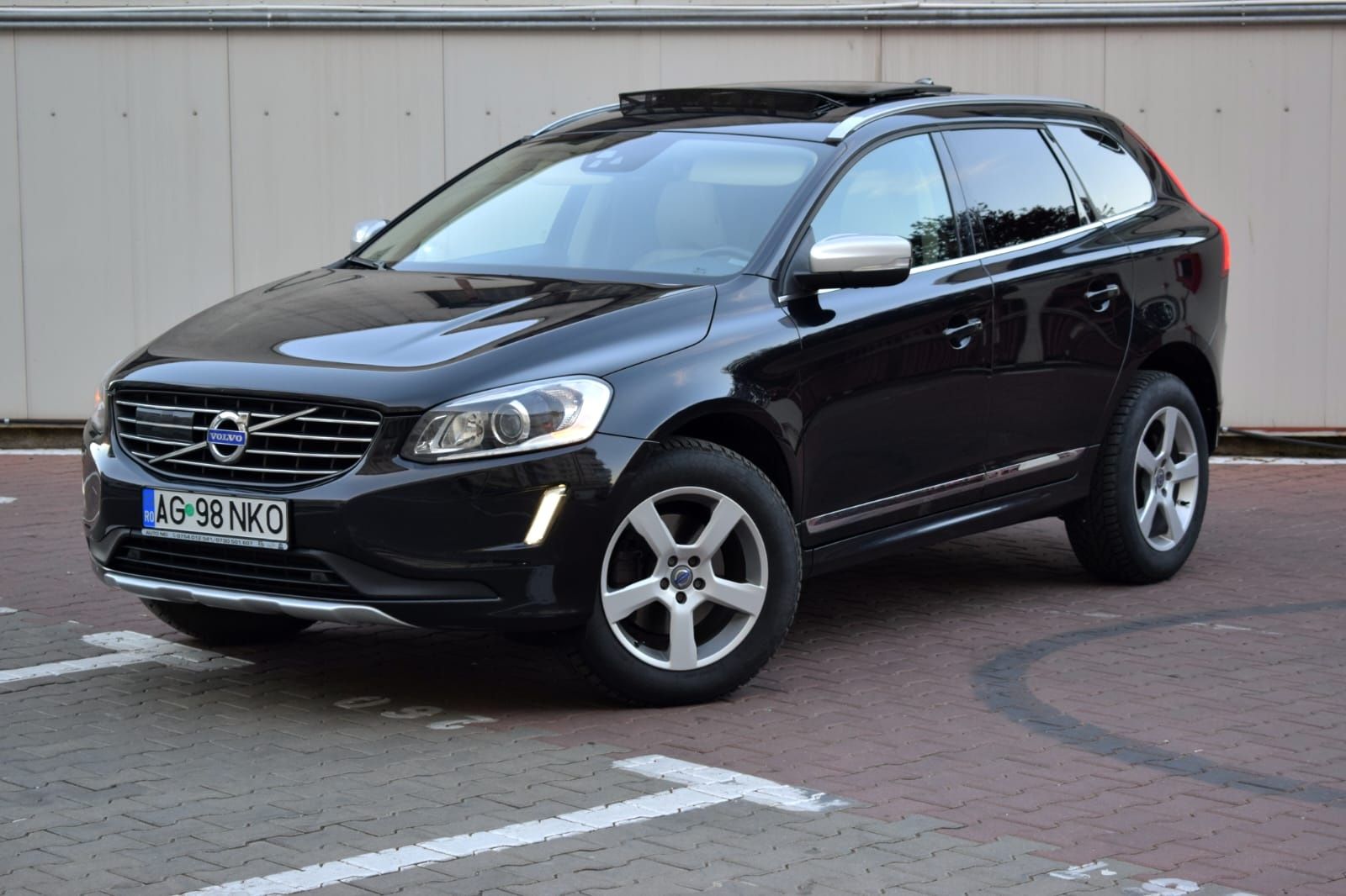 VOLVO XC60 2.4D5 Automat 5 cilindri 4x4 Piele Panoramic Distronic