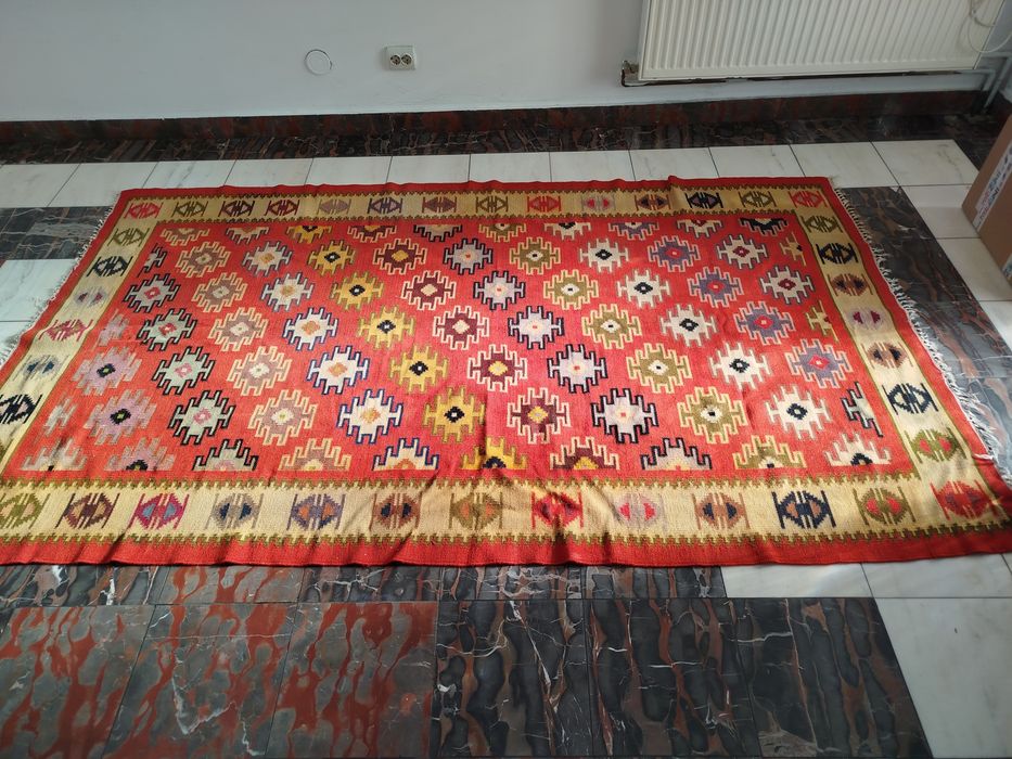 Covor traditional romanesc 50 ani