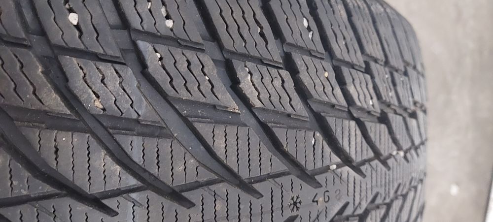225 45 R18 Nokian Snowproof 1