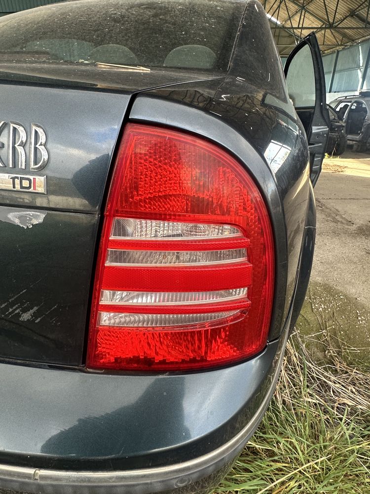 Stopuri Lampi Skoda Superb 2002 2008