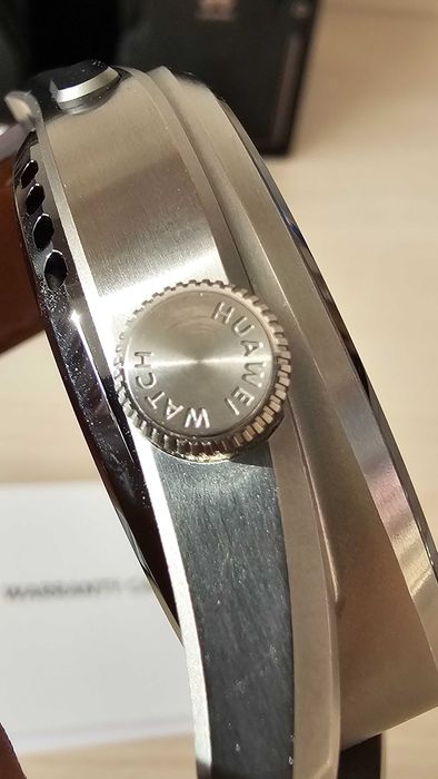 Huawei watch 3pro + оригинален адаптор