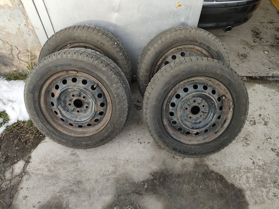 Шины R16 225/55 + 4 колпака от TOYOTA CAMRY 30