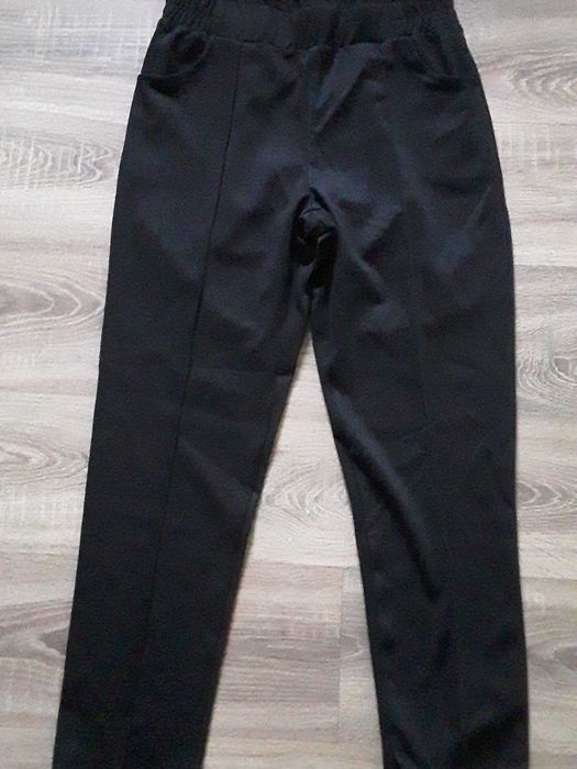 Дамски черен панталон, тип клин, не мачкаем