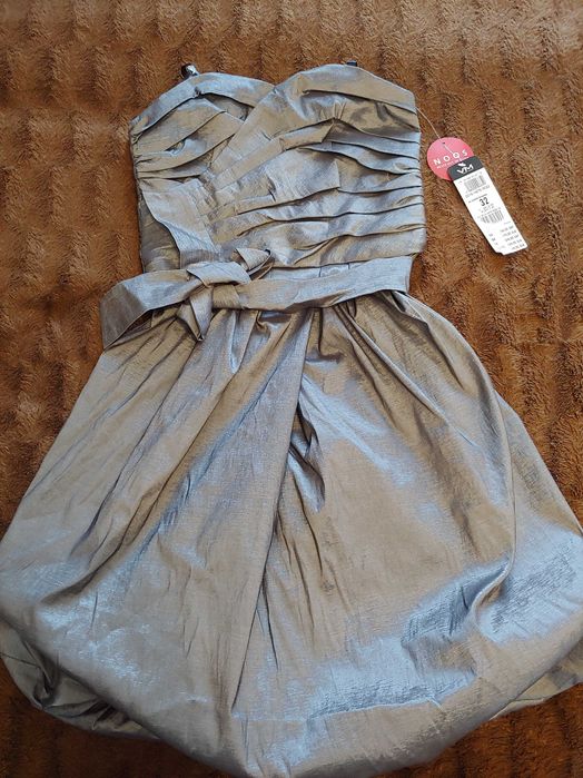 Платье новое, серебристого цвета