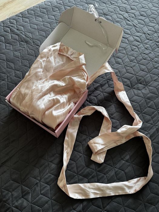 Розов сатенен халат