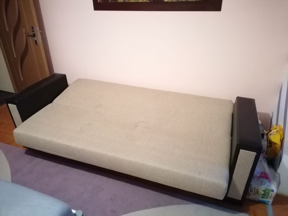 Canapea extensibila cu lada