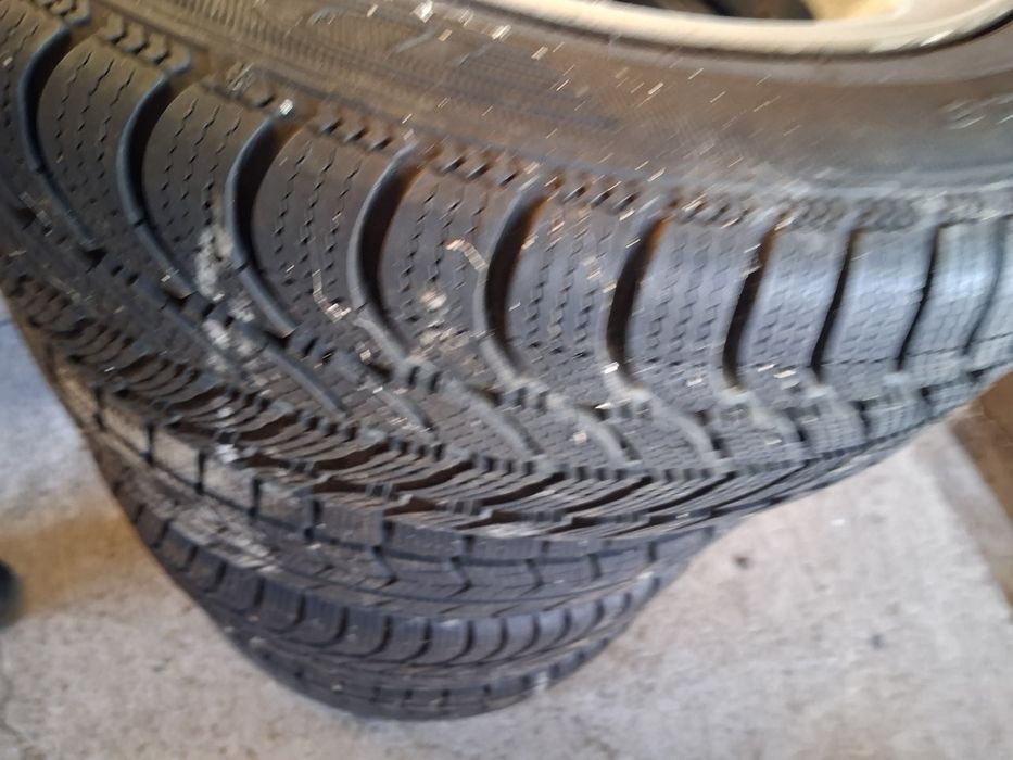 Vând cauciucuri de iarna