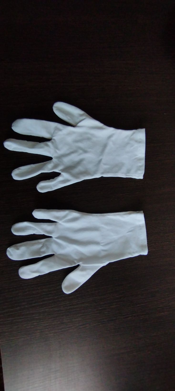 Белые и новые перчатки