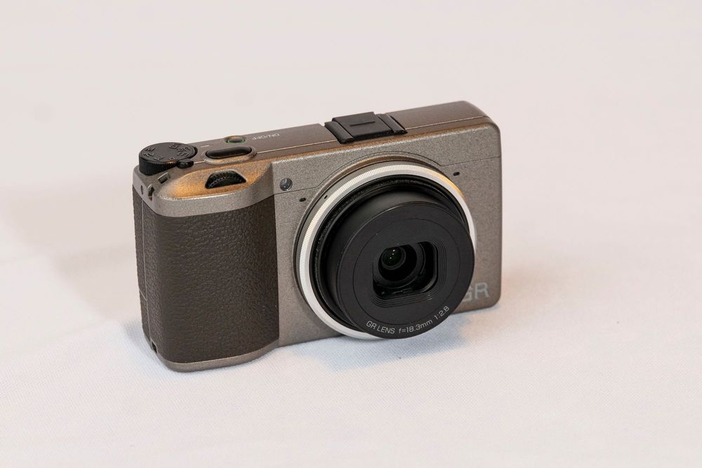 Ricoh GR III Diary Edition sau schimb cu GR IIIx