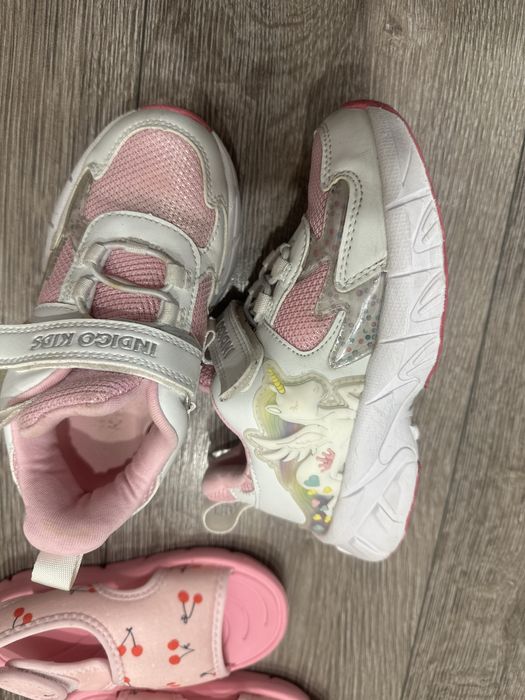 Продам обувь для девочек