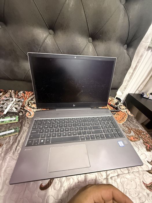 Laptop HP Zbook( gaming) impecabil